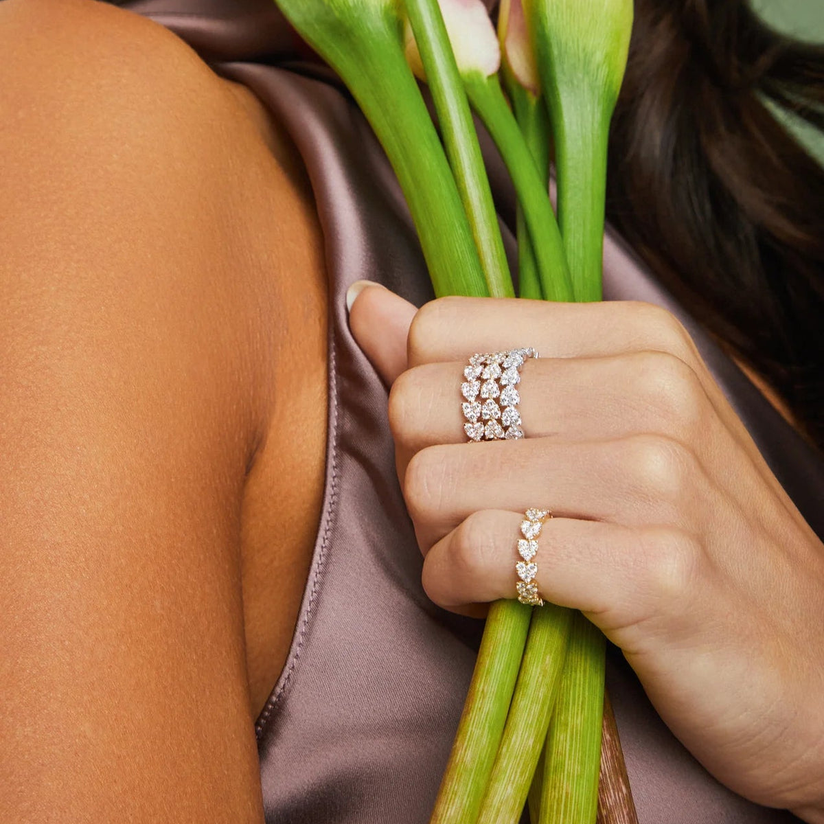 close-up of EF-Collection Endless Love Eternity Band on a model's fingers.