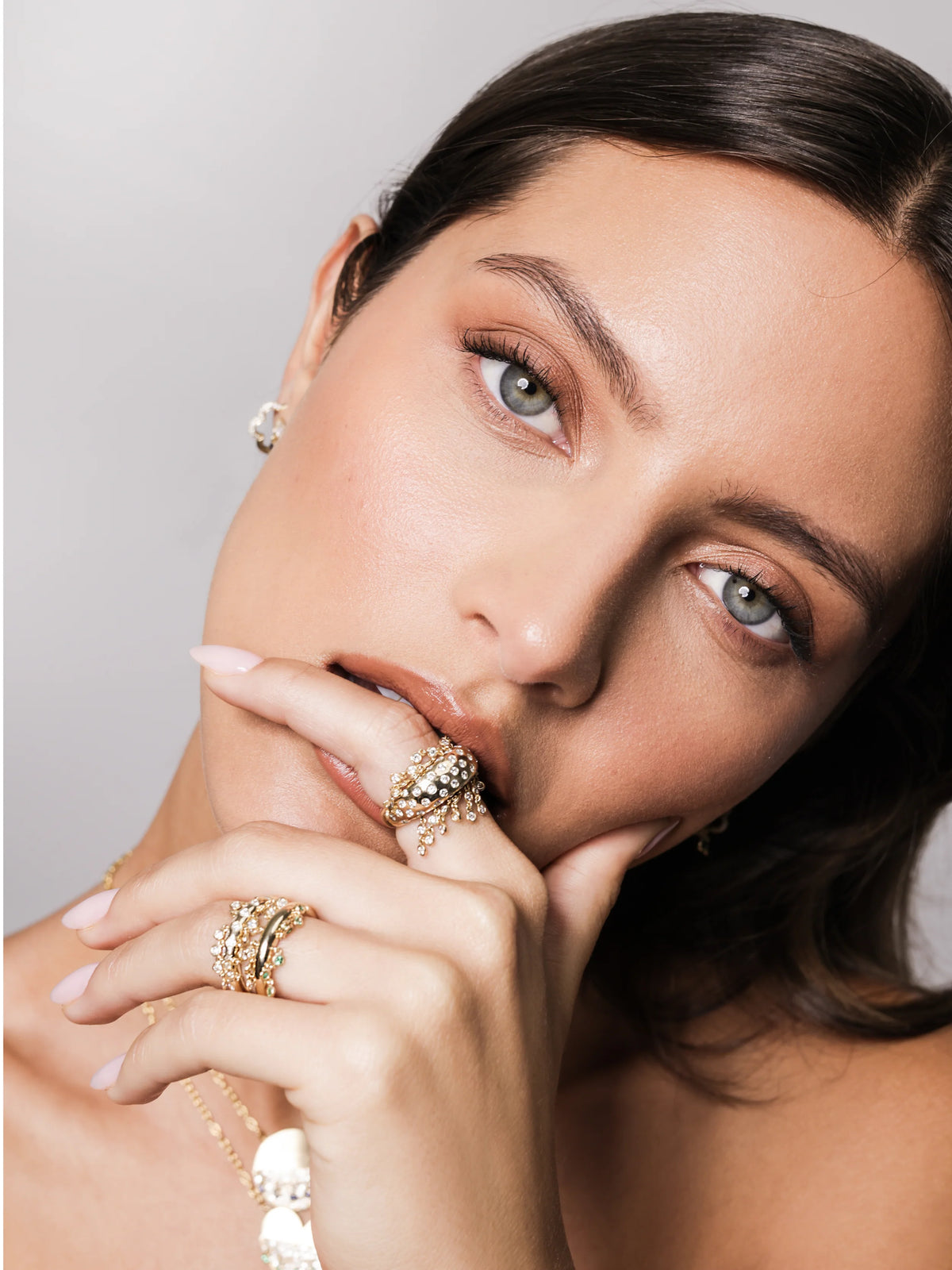 Model wearing Onirikka Grand Caviar Ring in polished 14k yellow gold with 1.41ctw diamonds