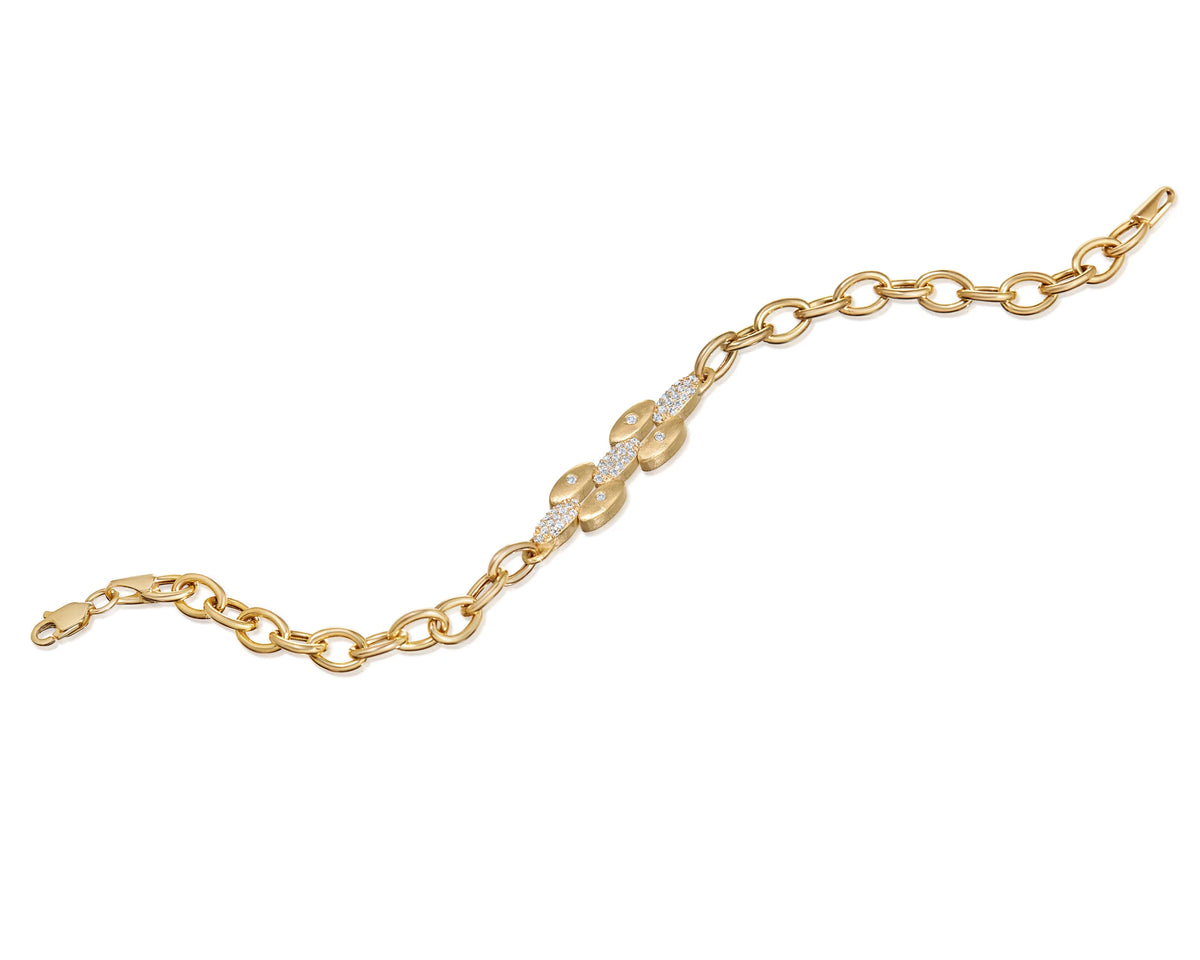 Product Shot of Onirikka Gold bracelet with chain links on a white background