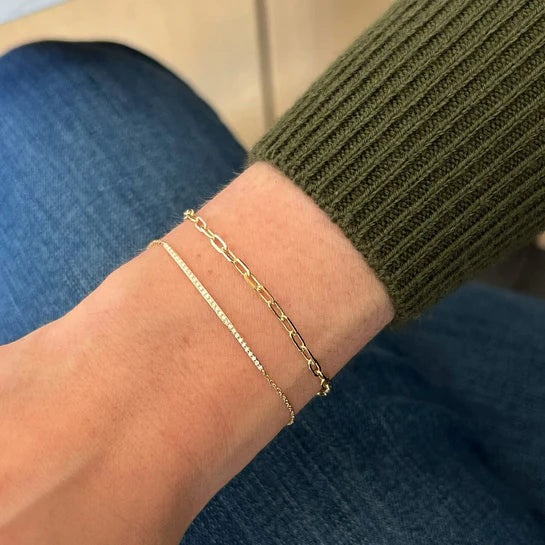 EF-Collection Diamond Bar Chain Bracelet in yellow gold styled on models wrist