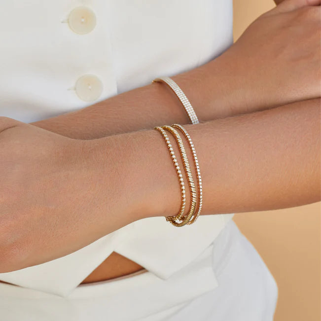 EF Collection Diamond Segment Mini Link Bracelet in yellow gold on models wrist.
