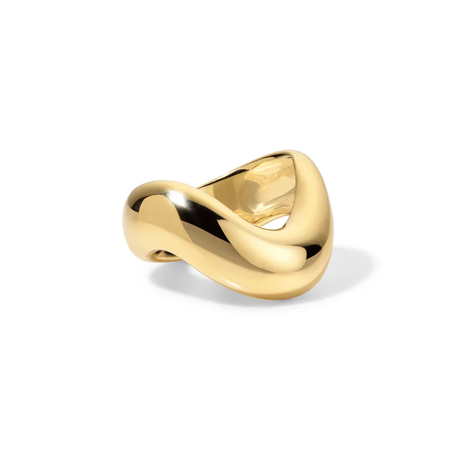 Side of Rosario Navia Helium Large Ring in yellow gold on white background