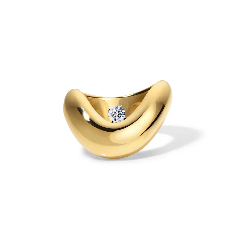 Rosario Navia Helium Large Ring Round Diamond in yellow gold on white background.