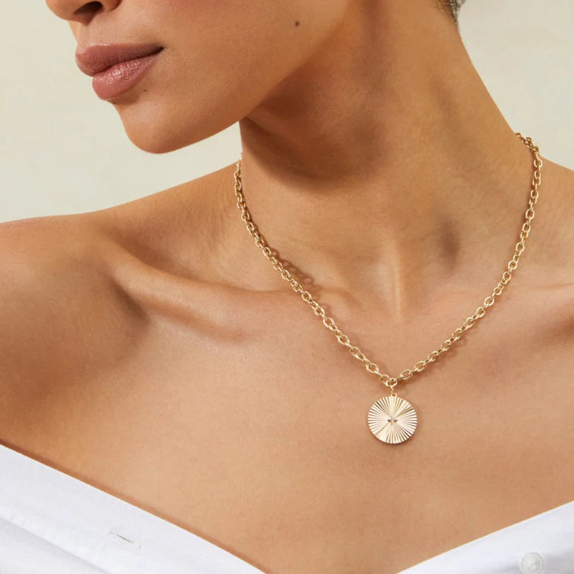 Single EF Collection Jumbo Gold & Diamond Fluted Disc Chain Necklace in yellow gold styled on models neck.