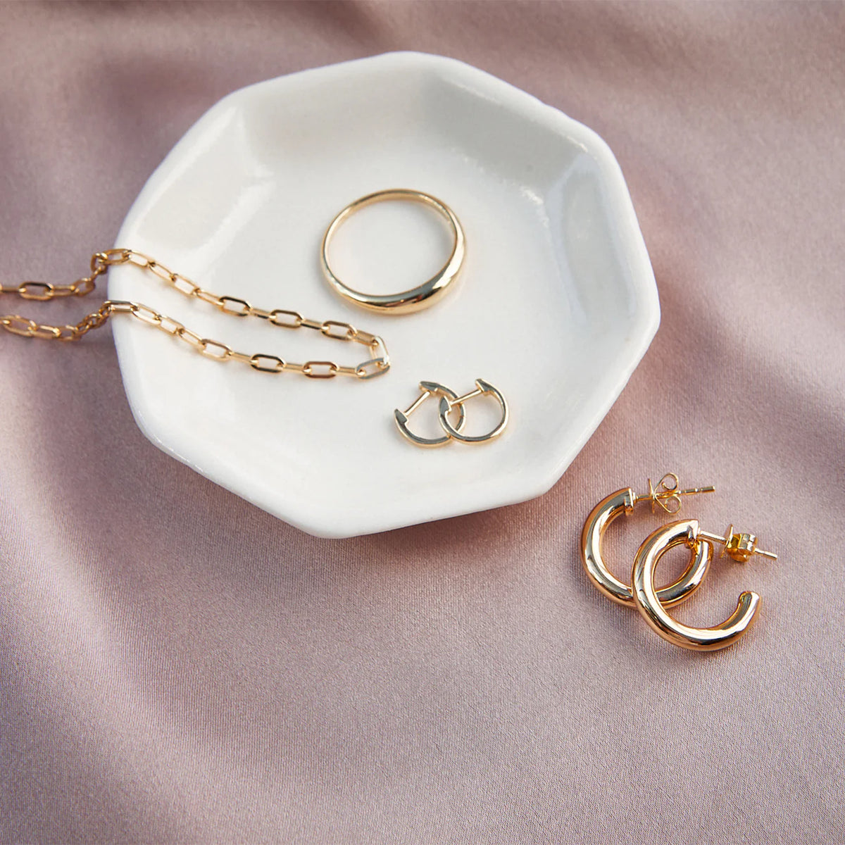 EF-Collection Mini Link Chain Necklace in yellow gold on pink background with other gold products