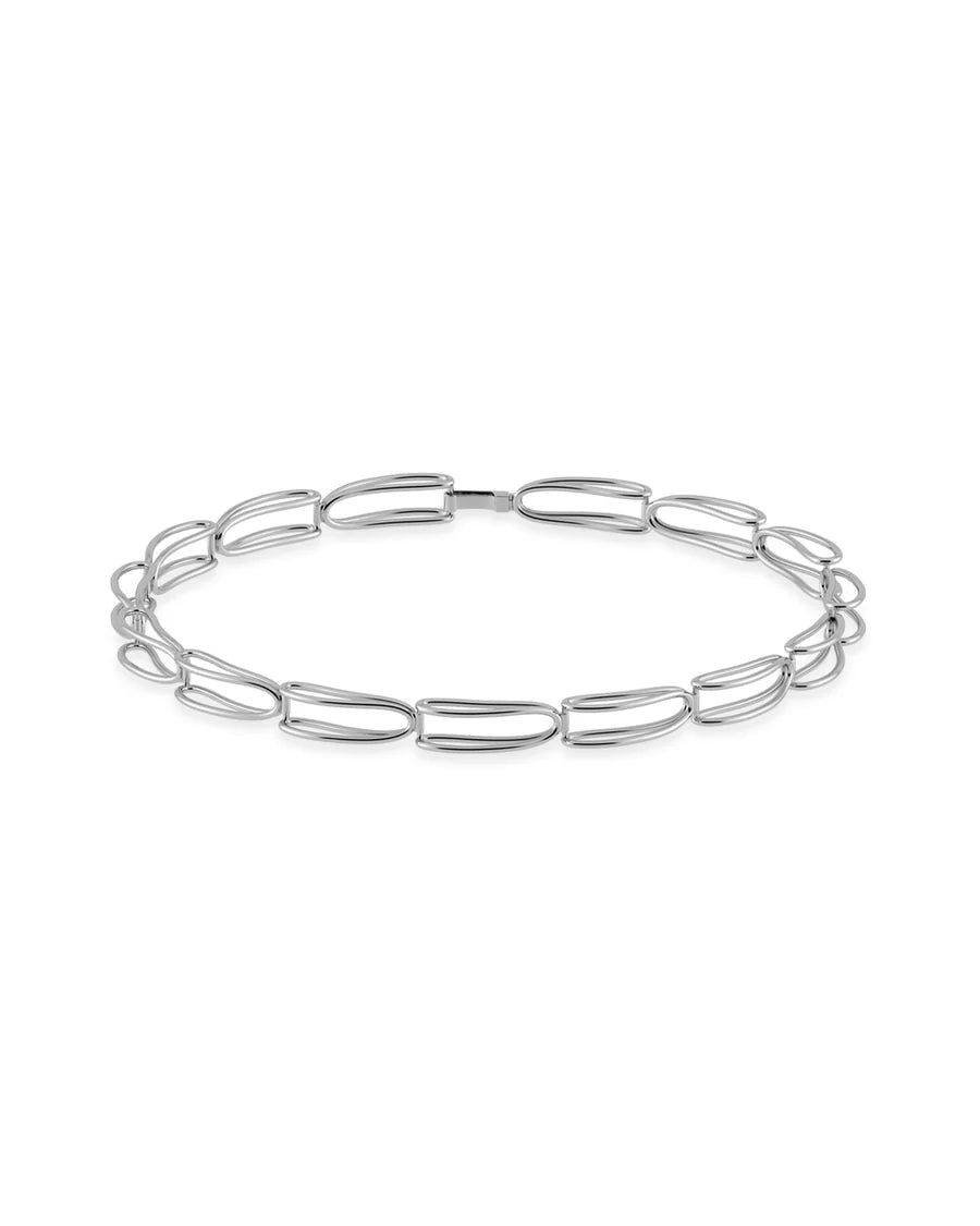 Rosario Navia Mara Folded Link Choker I in white gold on white background