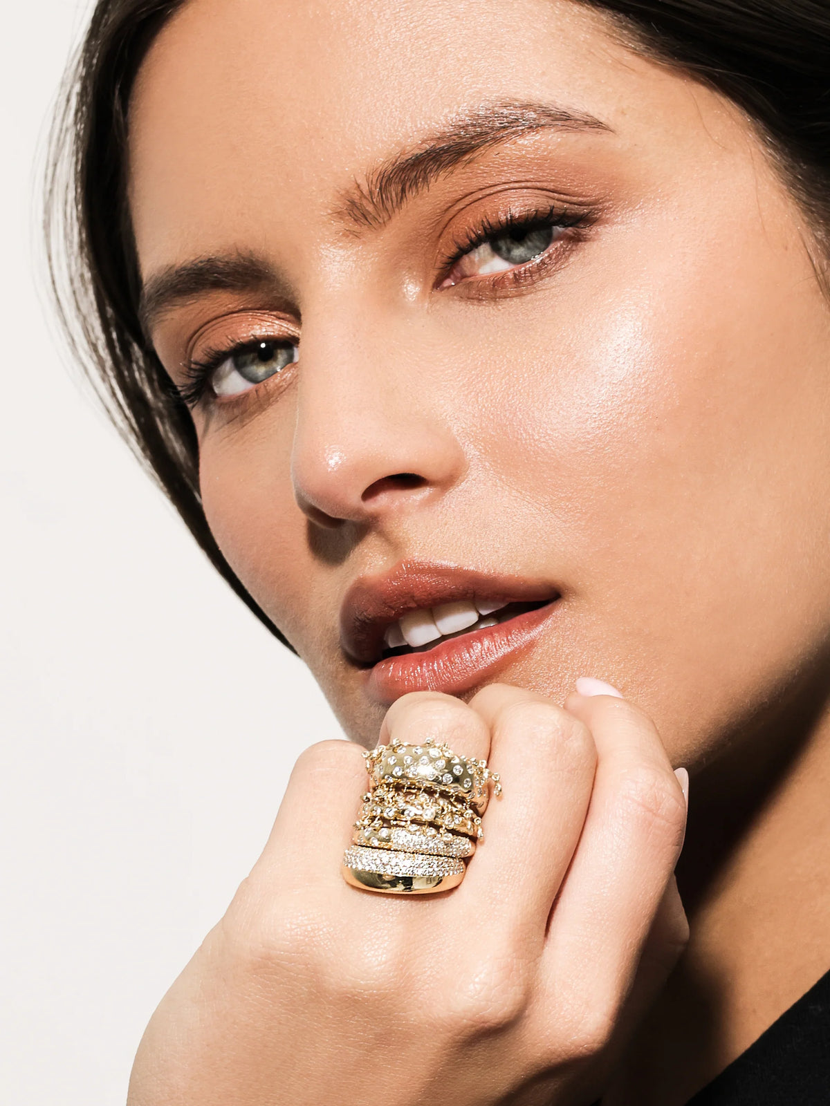 close up of Onirikka Grand Caviar Ring in polished 14k yellow gold with 1.41ctw diamonds on a model's finger