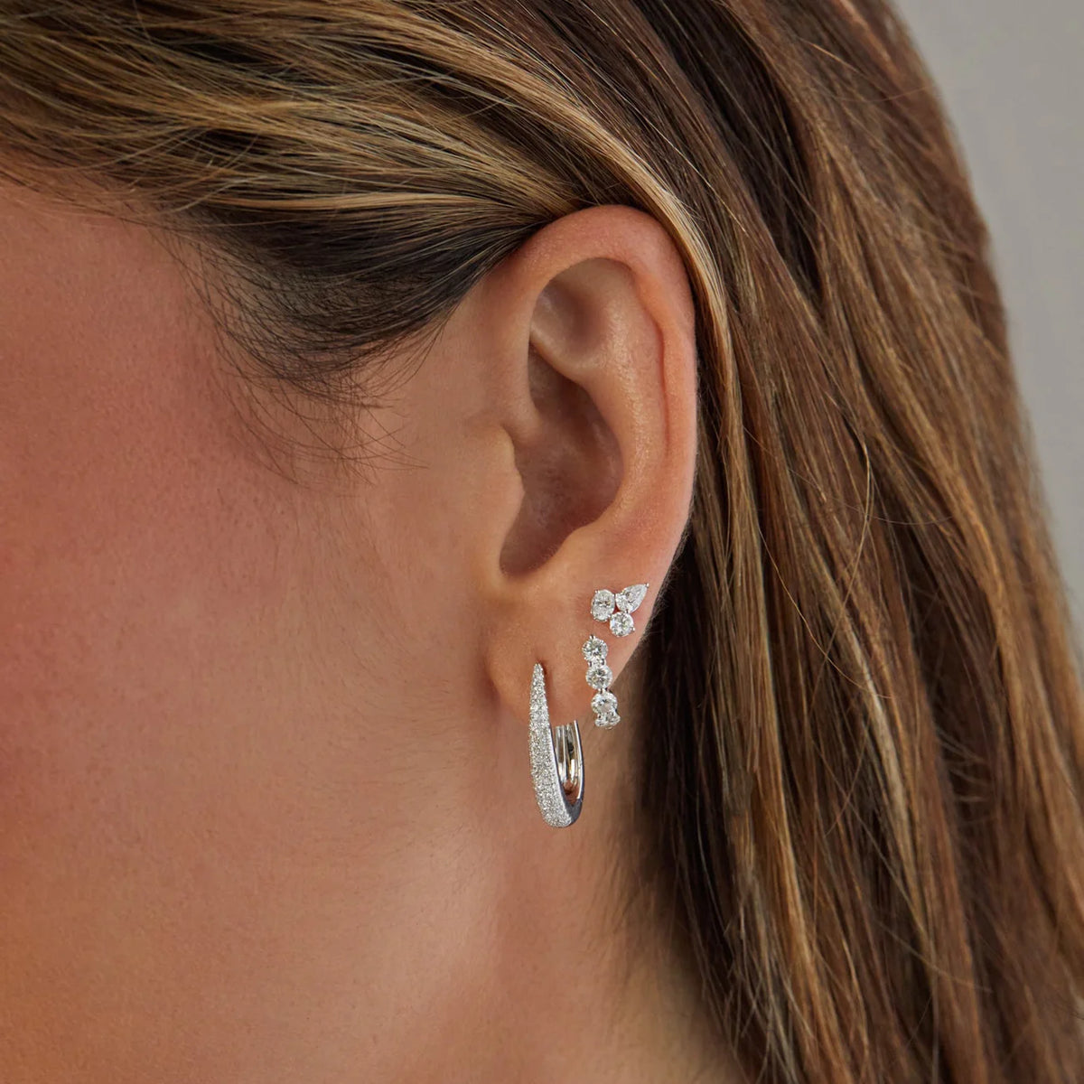 EF-Collection Diamond Maeve Hoop Earrings in white gold styled on models ear 