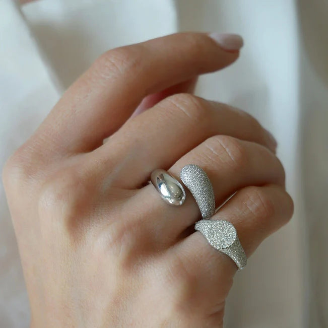 EF-Collection Diamond Signet Ring in white gold styled on models finger 