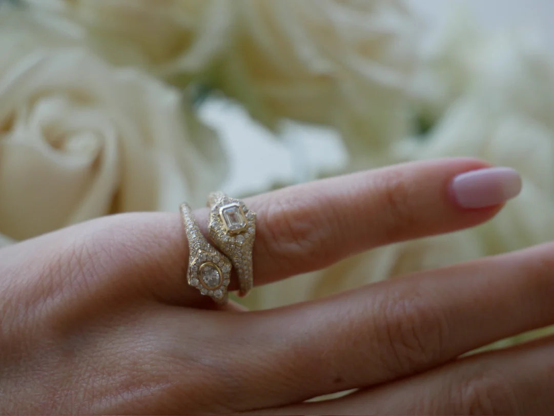 EF-Collection Oval Diamond Daphne Signet Ring in yellow gold on models pinky finger 