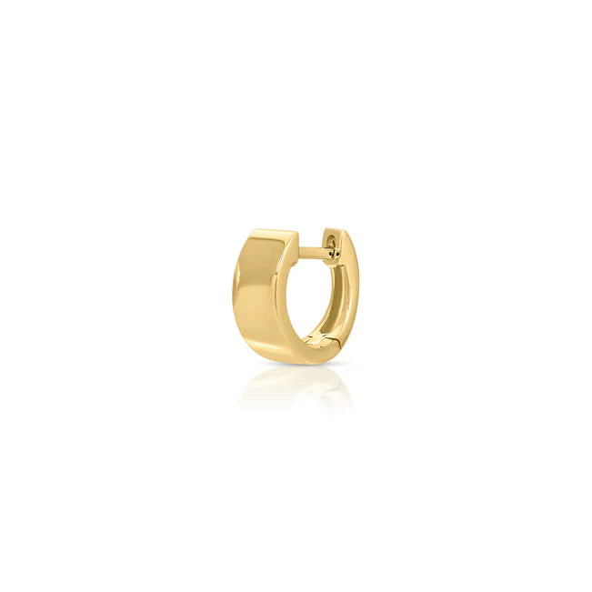 Ef collection Single Gold Jumbo Huggie Earrings in yellow gold displayed on a white background. 