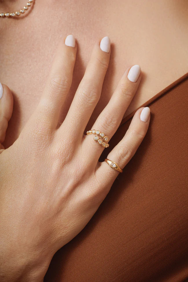 EF Collection Oval Diamond Signet Ring in yellow gold on model’s finger.