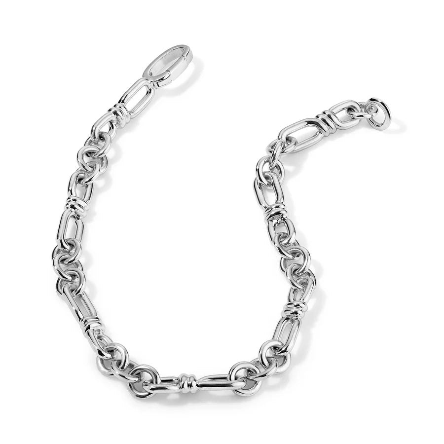 Rosario Navia Small Twist Bracelet in white gold on white background