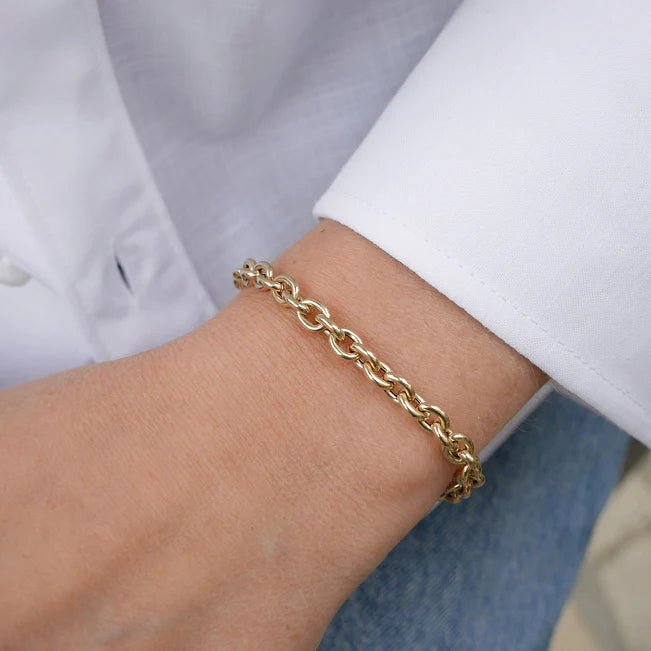 Single EF-Collection Sienna Chain Bracelet in yellow gold on models wrist wearing a white shirt 
